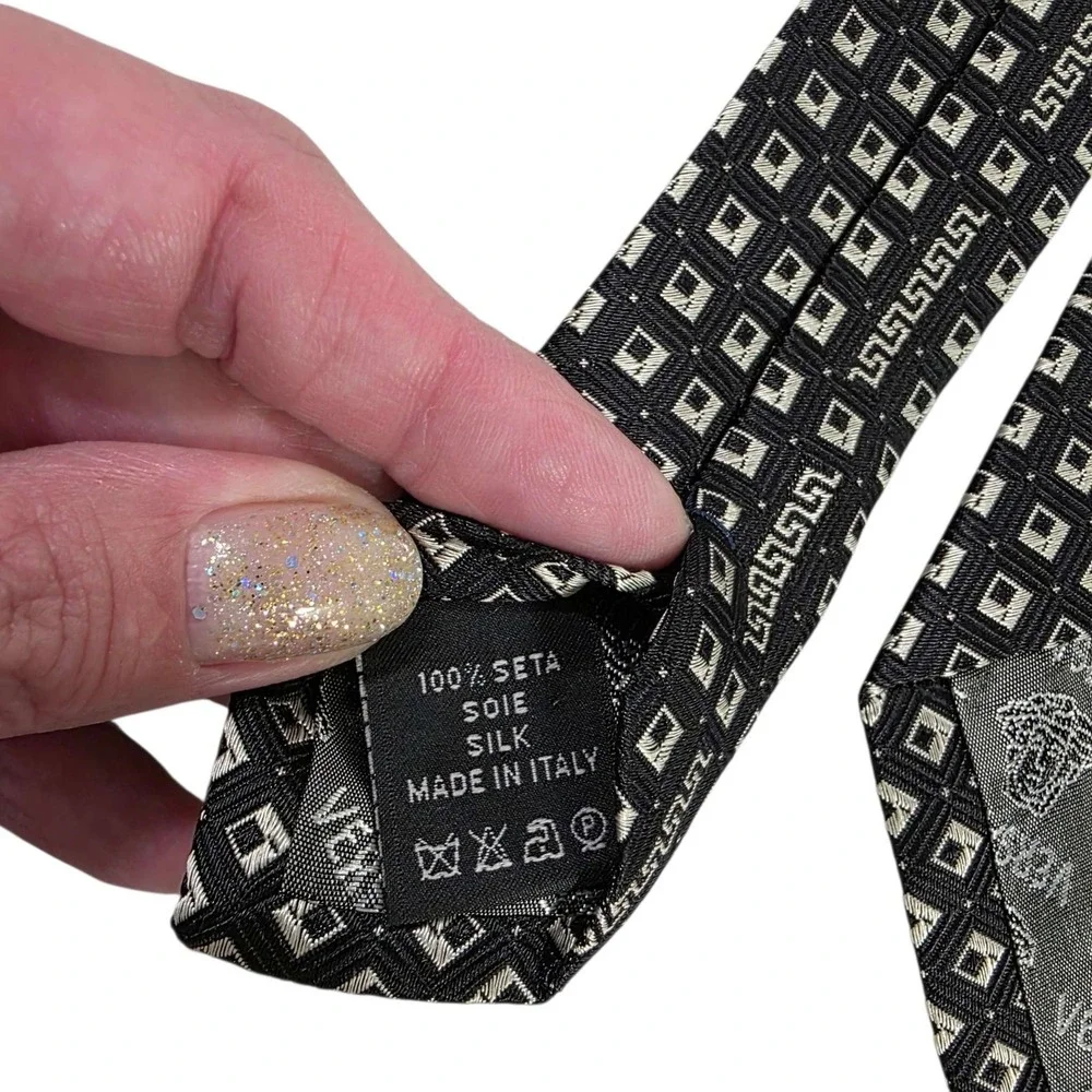 VERSACE Silk Medusa Pattern Mens Necktie Black Gold Made in Italy Luxury‎ Tie